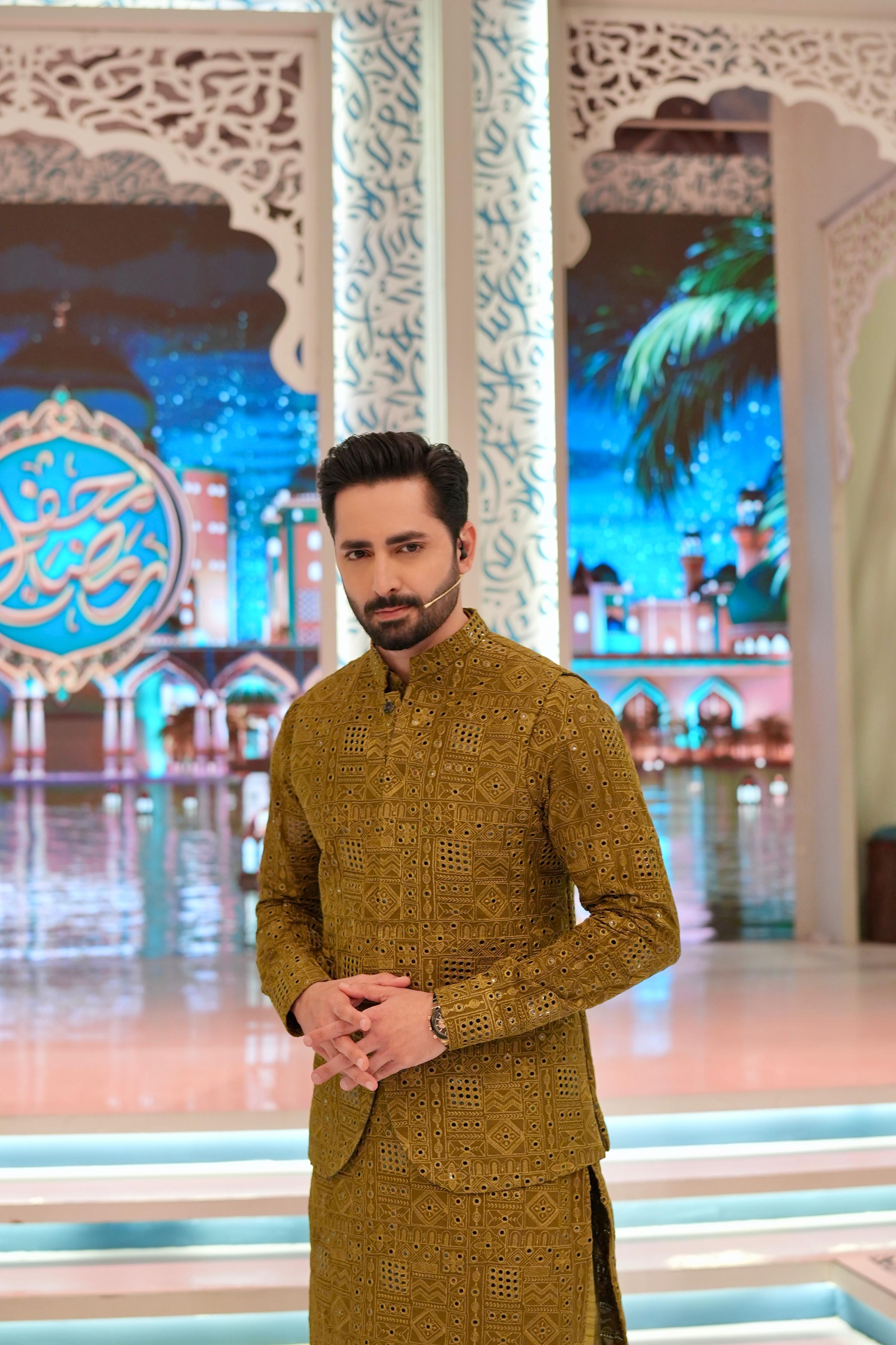 ED25 - Green Embroidered Kurta Pajama