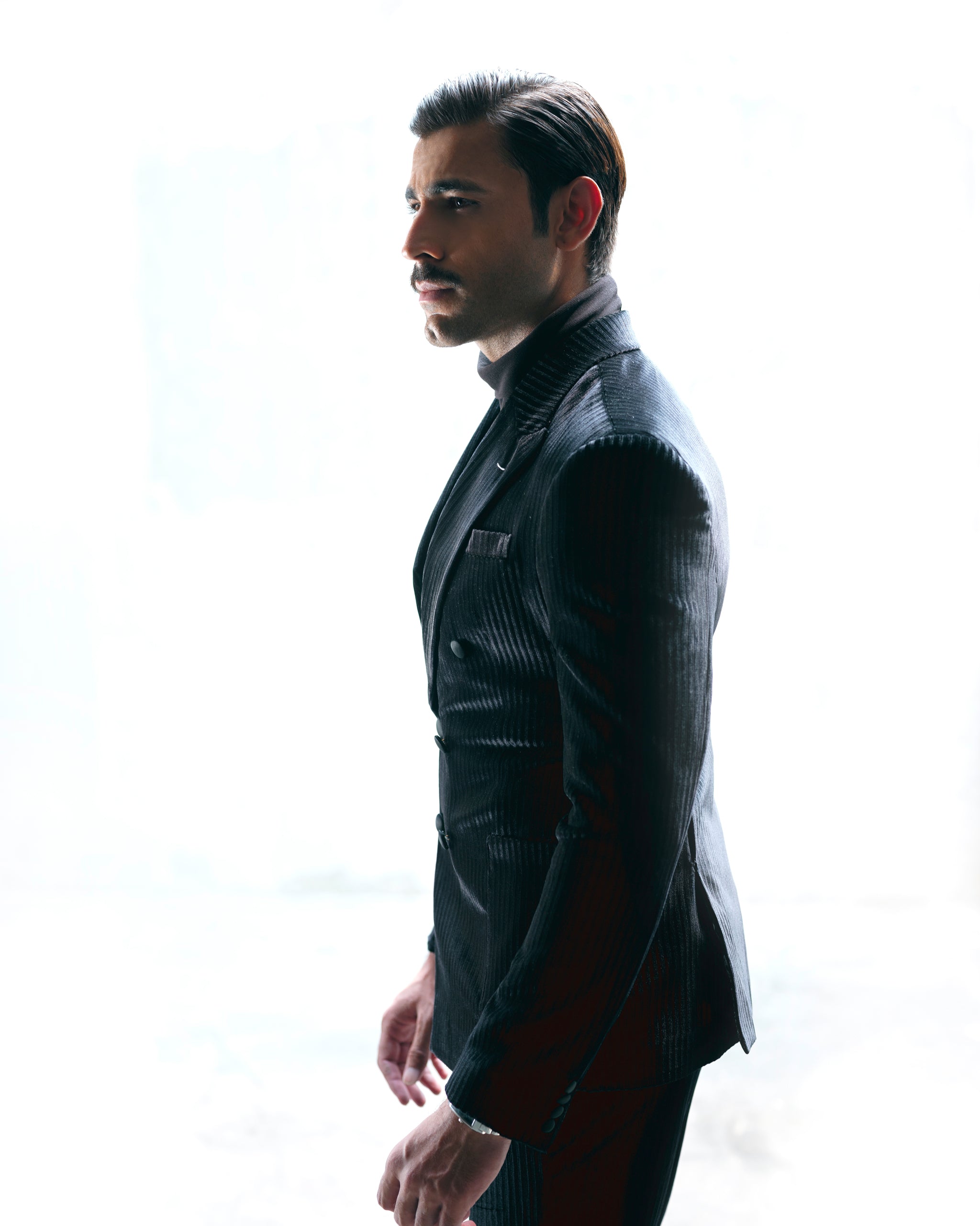 SOIGNÈ | Black Gradation Pleats Double Breasted Suit