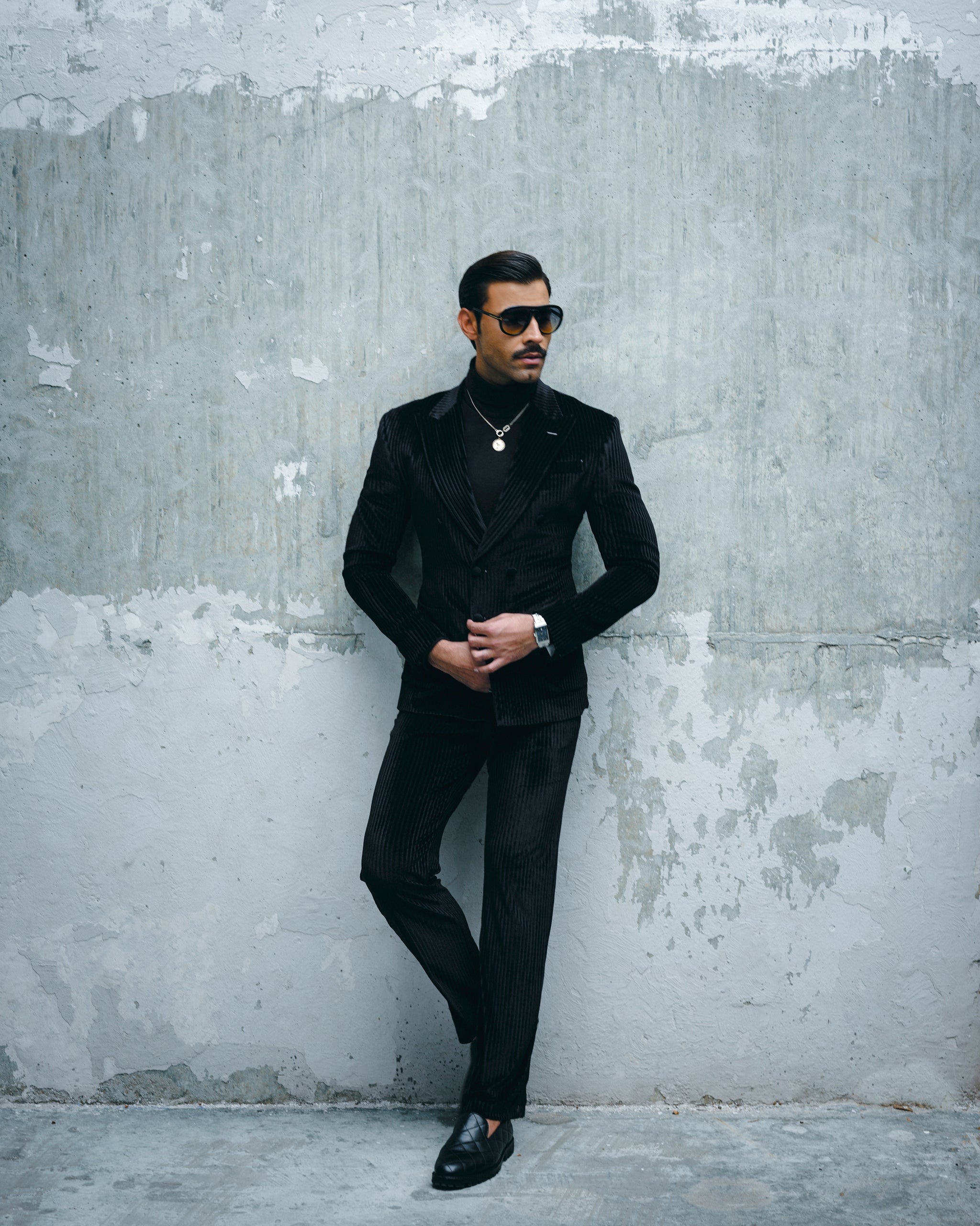 SOIGNÈ | Black Gradation Pleats Double Breasted Suit