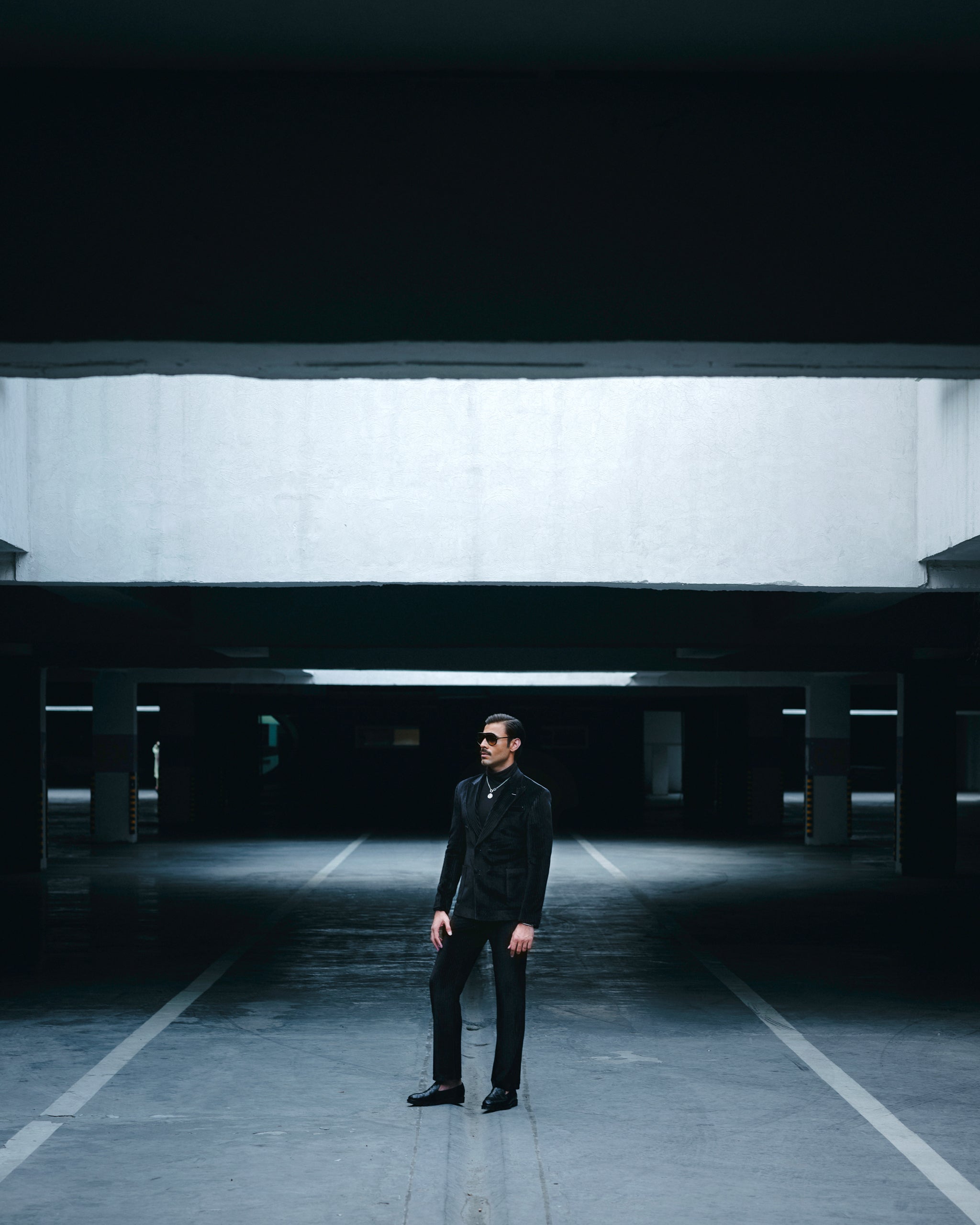 SOIGNÈ | Black Gradation Pleats Double Breasted Suit