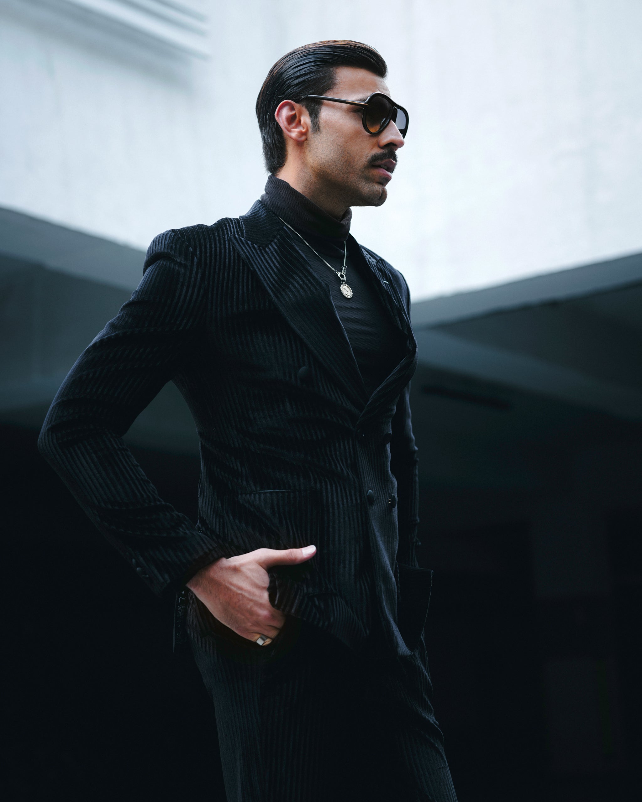 SOIGNÈ | Black Gradation Pleats Double Breasted Suit