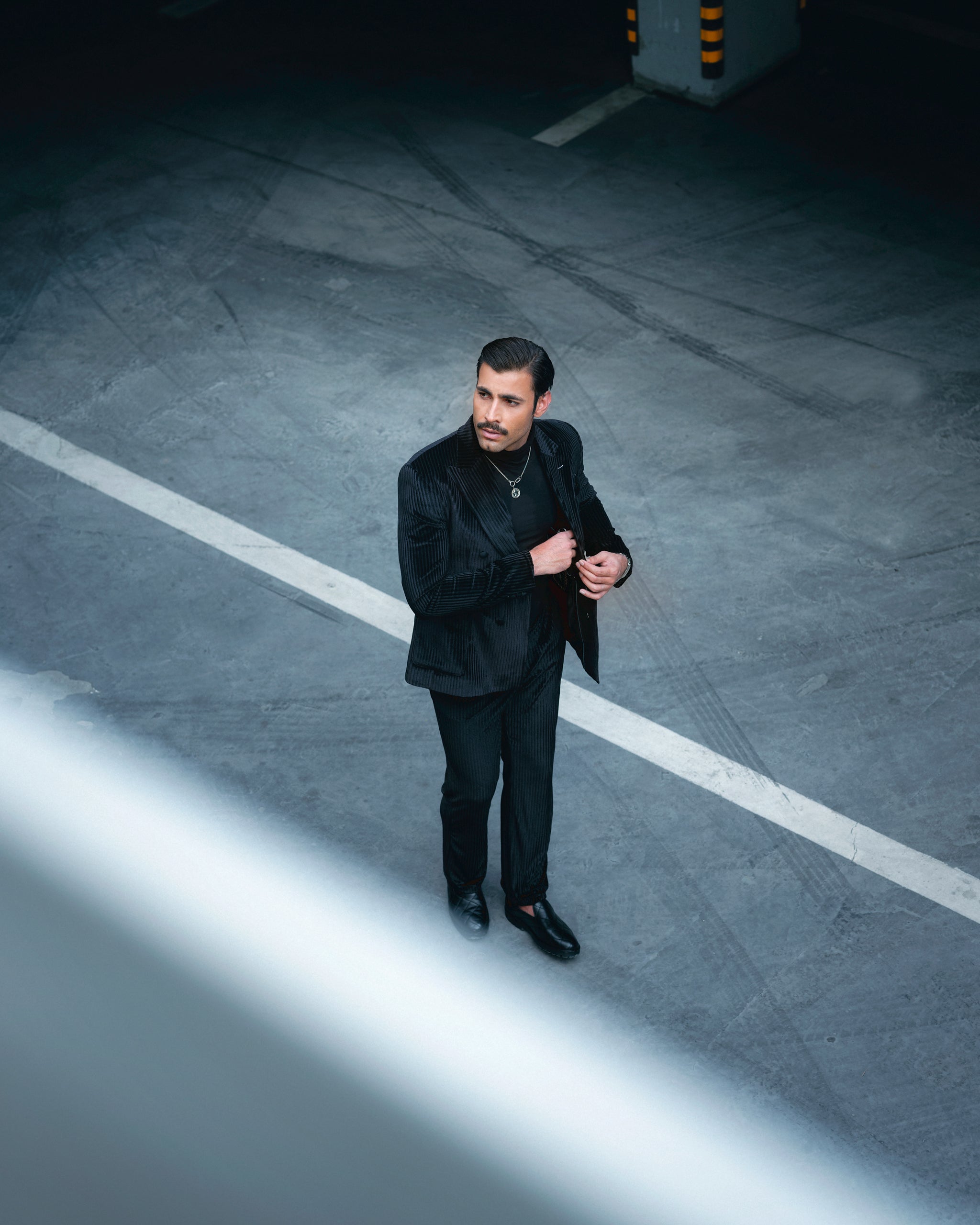 SOIGNÈ | Black Gradation Pleats Double Breasted Suit