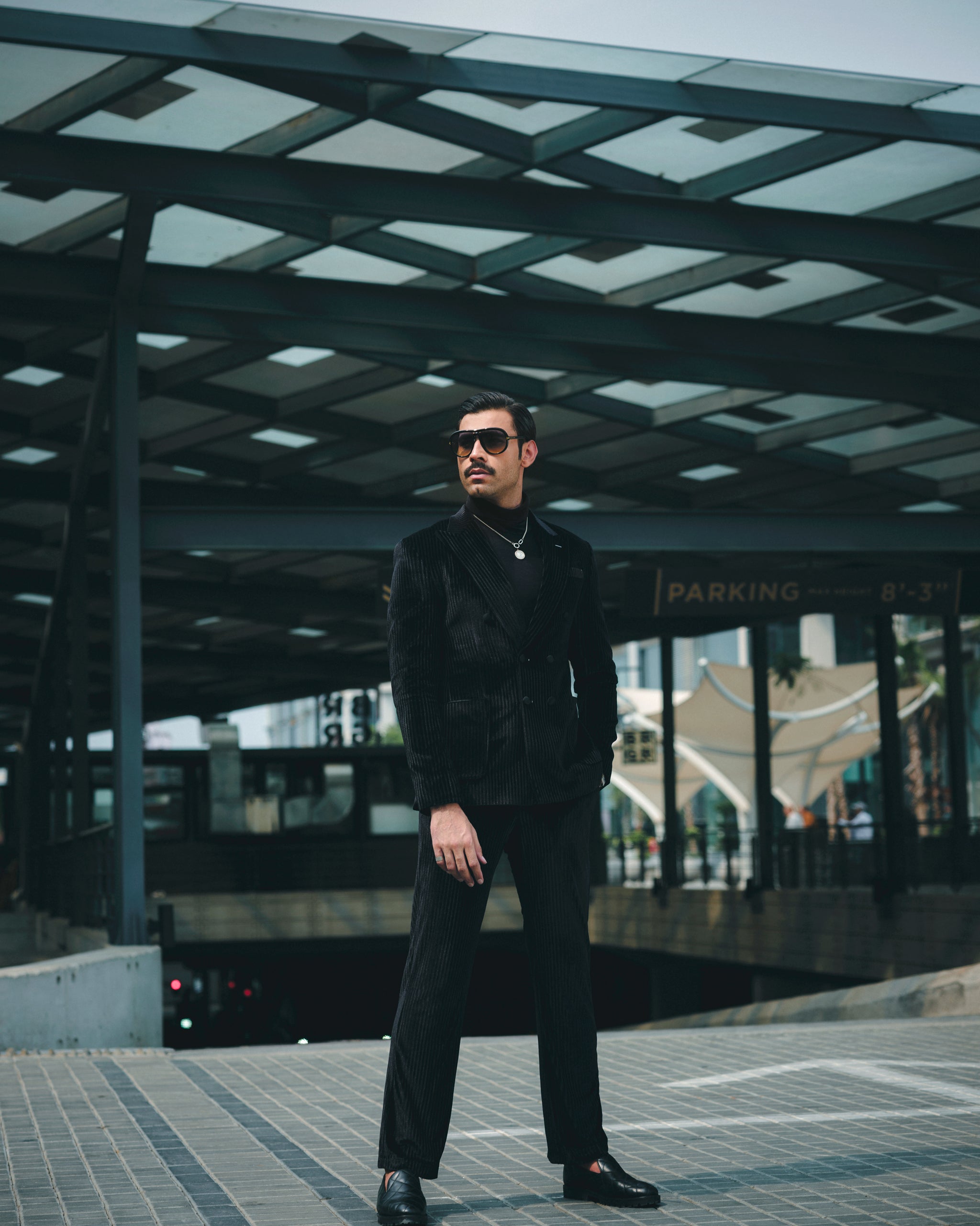 SOIGNÈ | Black Gradation Pleats Double Breasted Suit