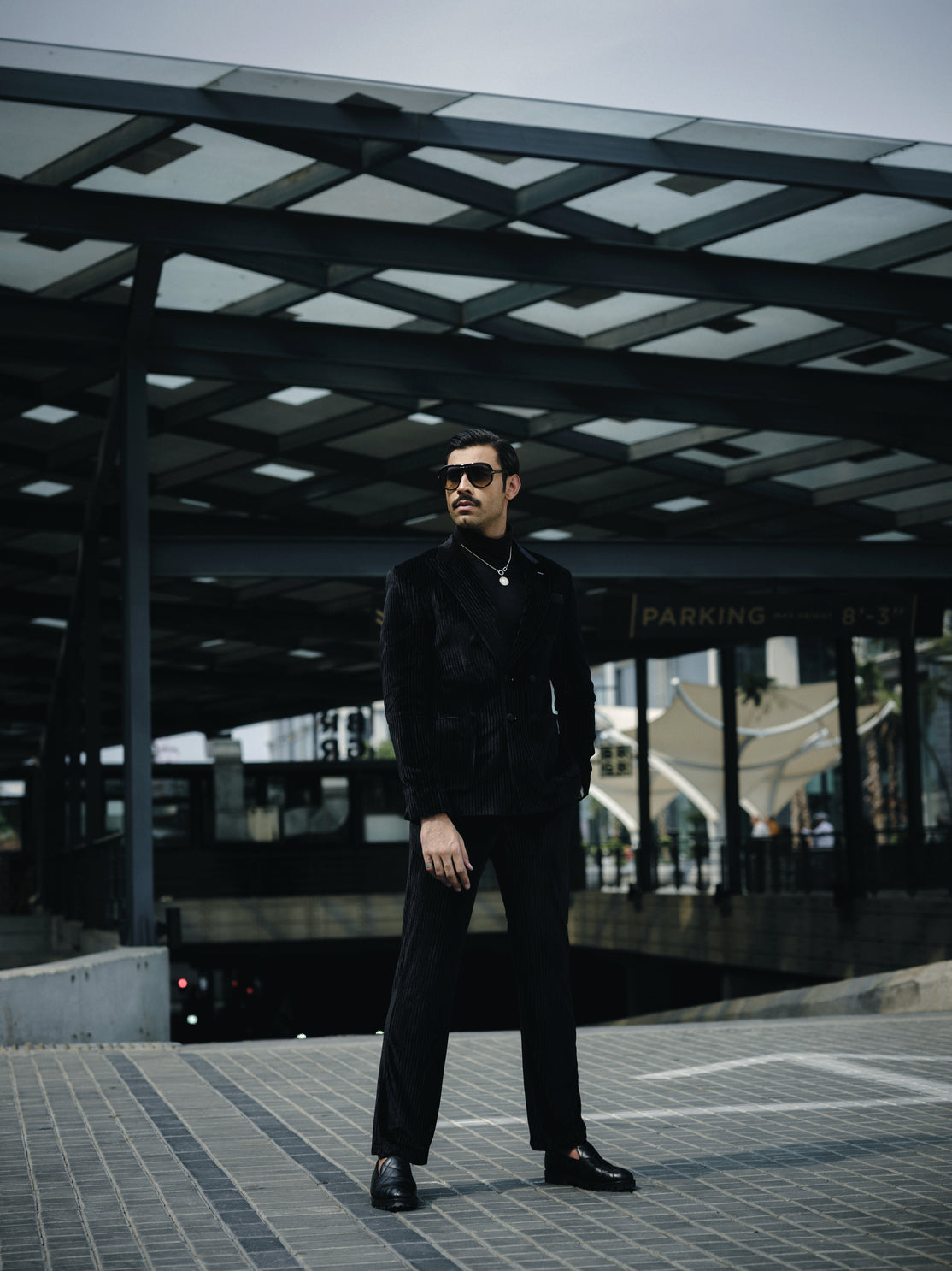 SOIGNÈ | Black Gradation Pleats Double Breasted Suit