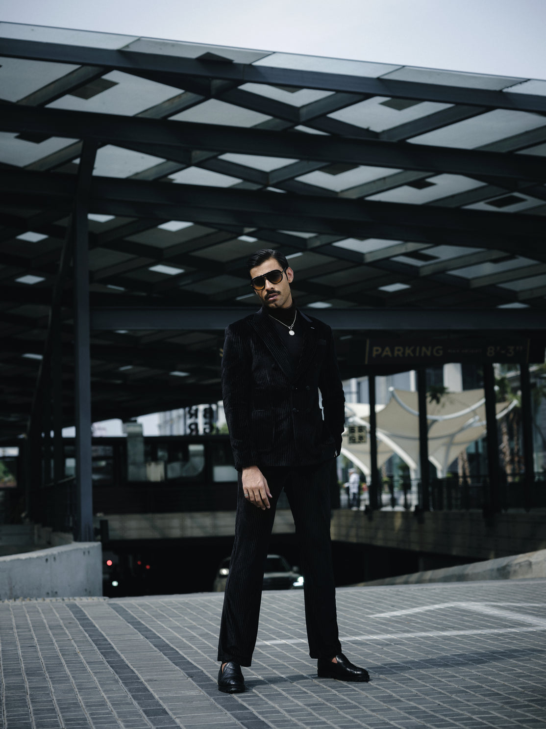 SOIGNÈ | Black Gradation Pleats Double Breasted Suit