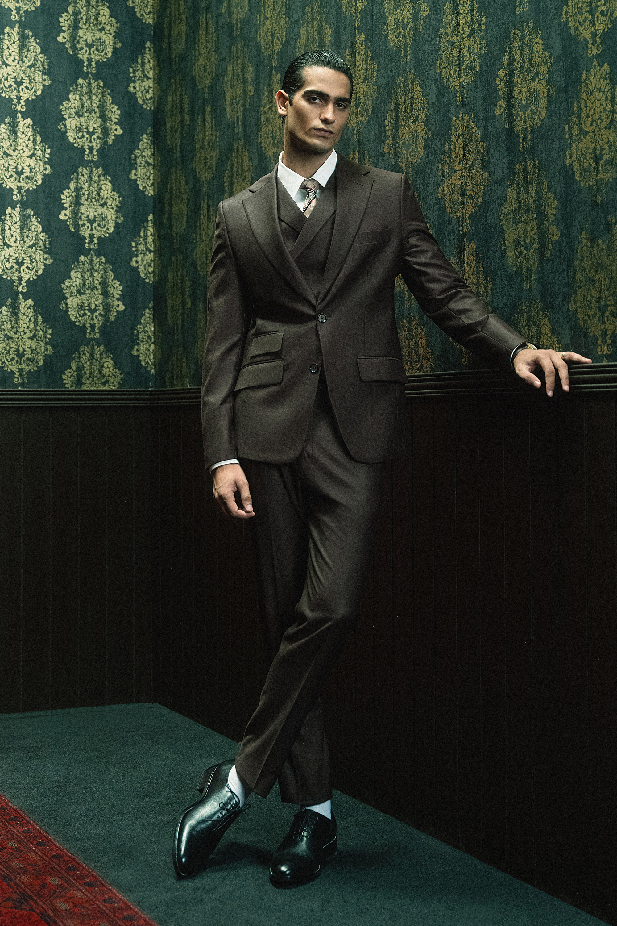 Classic Dark Wolf Brown Double-Breasted Three-Piece Suit