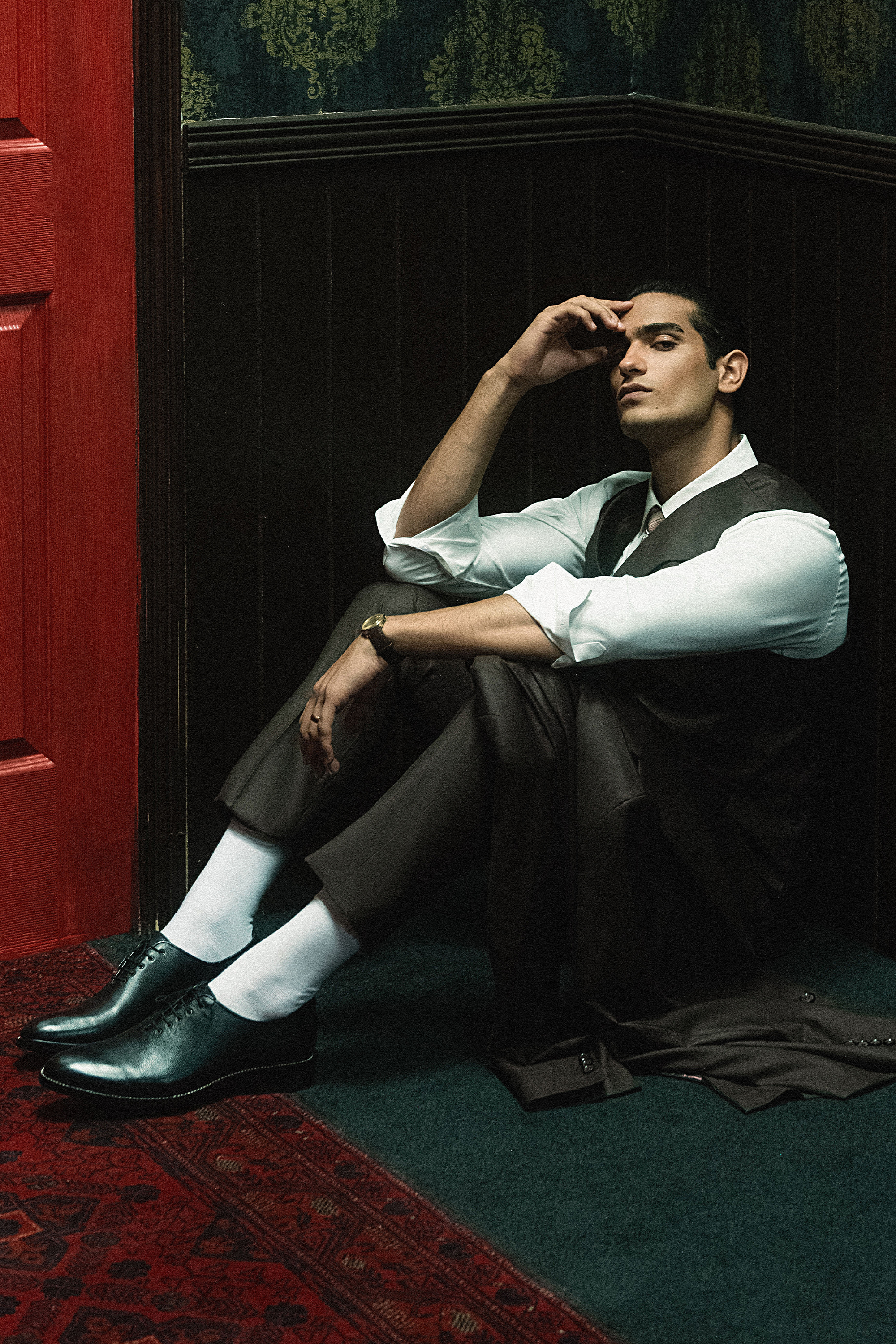 Classic Dark Wolf Brown Double-Breasted Three-Piece Suit