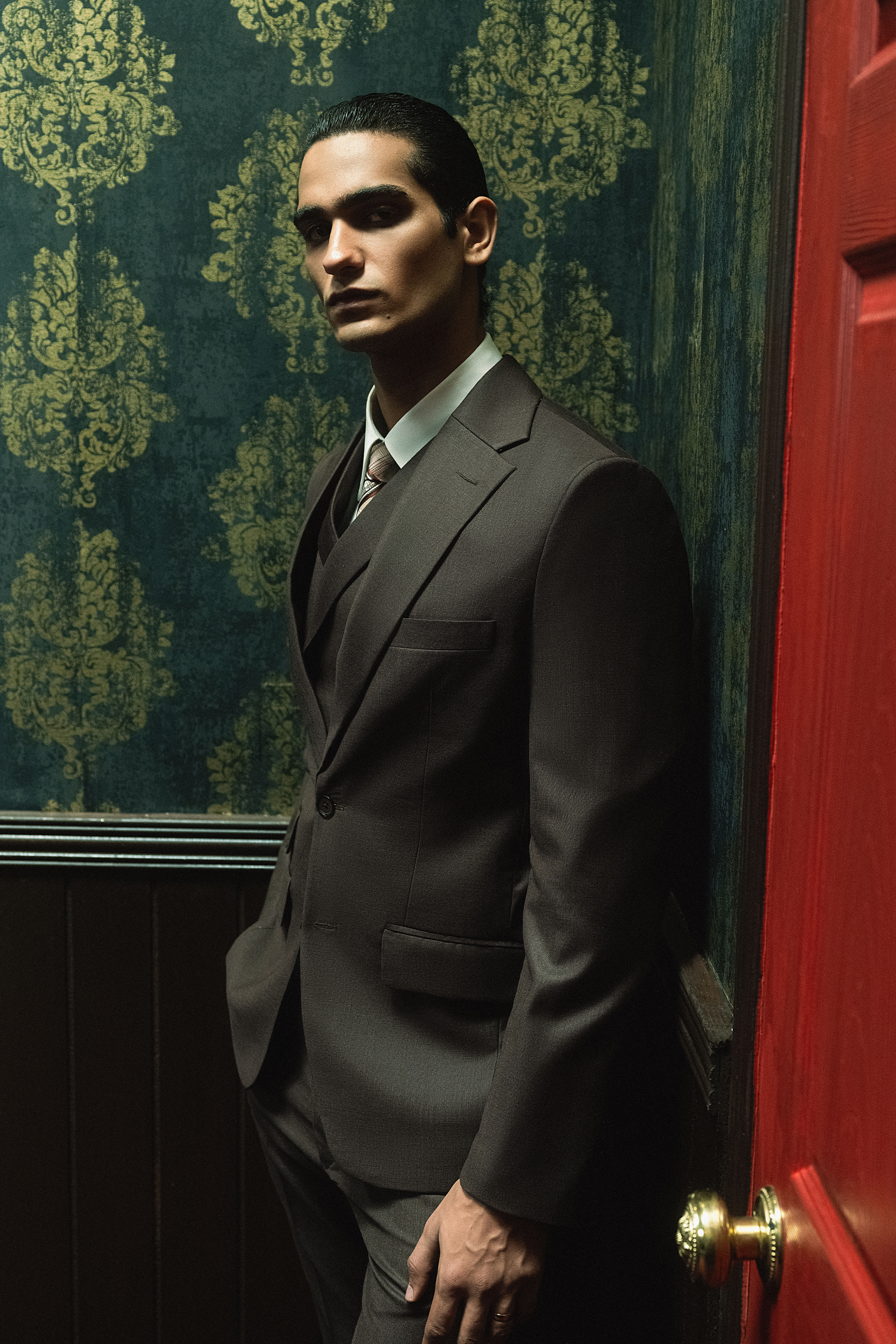 Classic Dark Wolf Brown Double-Breasted Three-Piece Suit