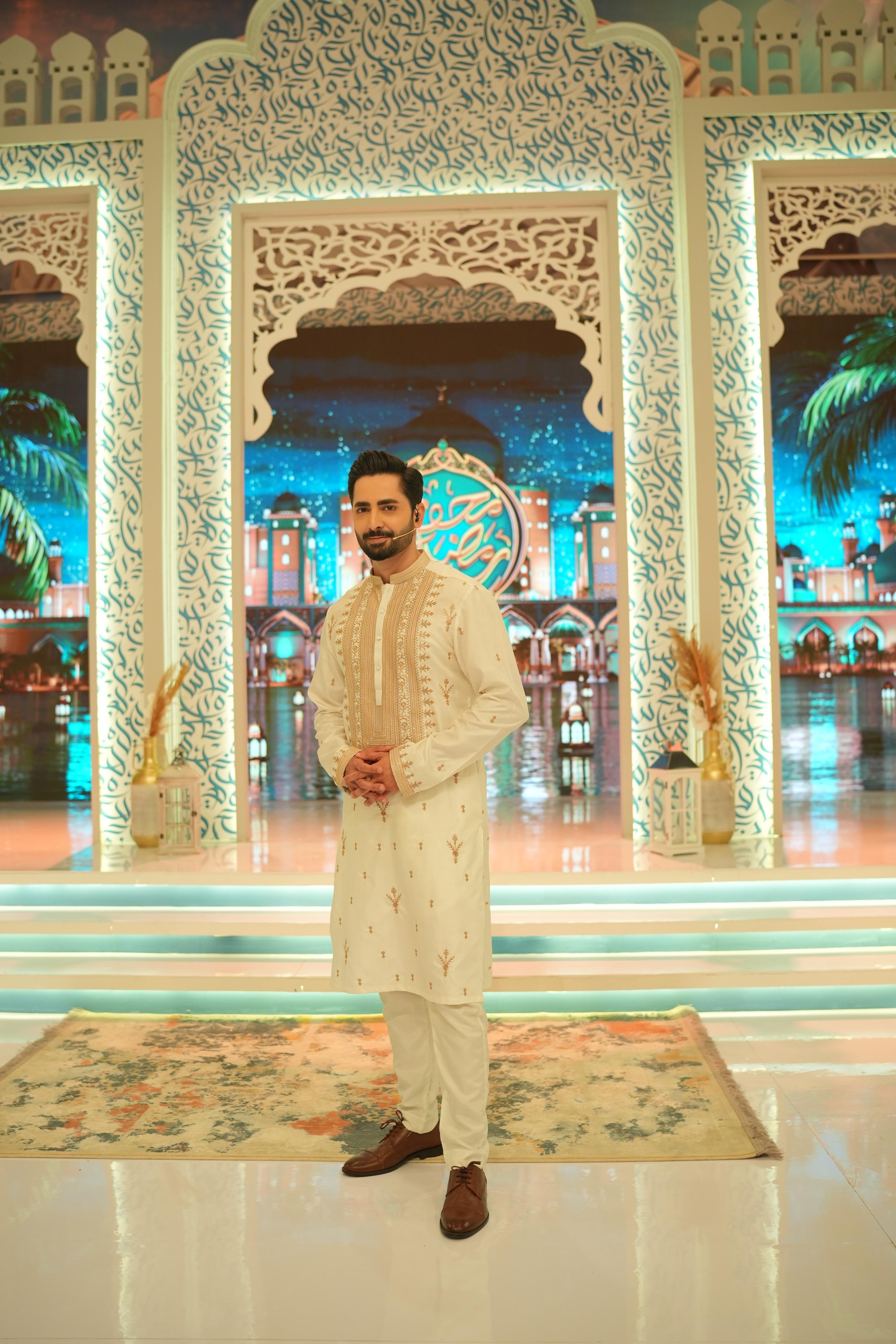 ED25 - Ivory Neck Embellished Kurta Pajama