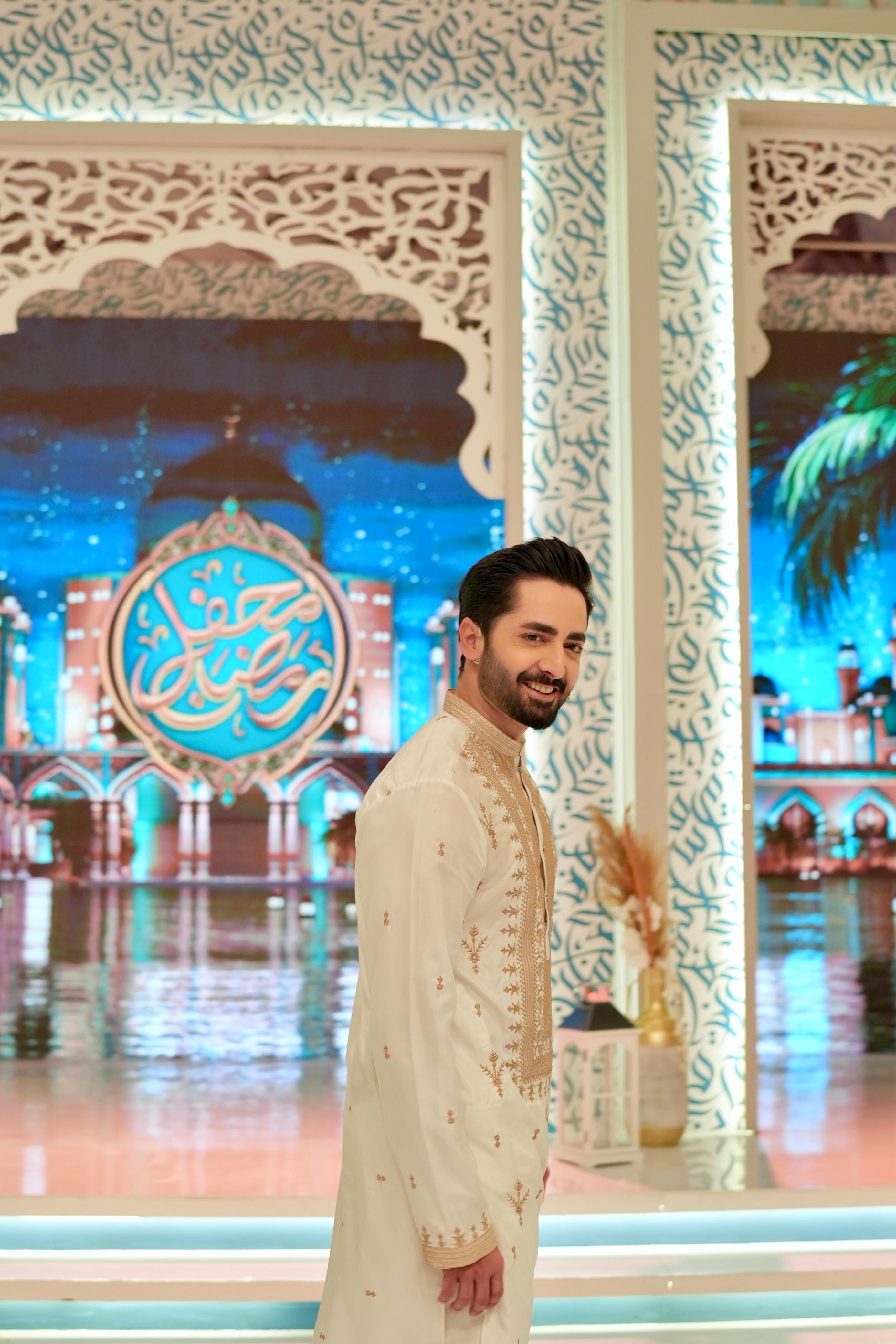 ED25 - Ivory Neck Embellished Kurta Pajama