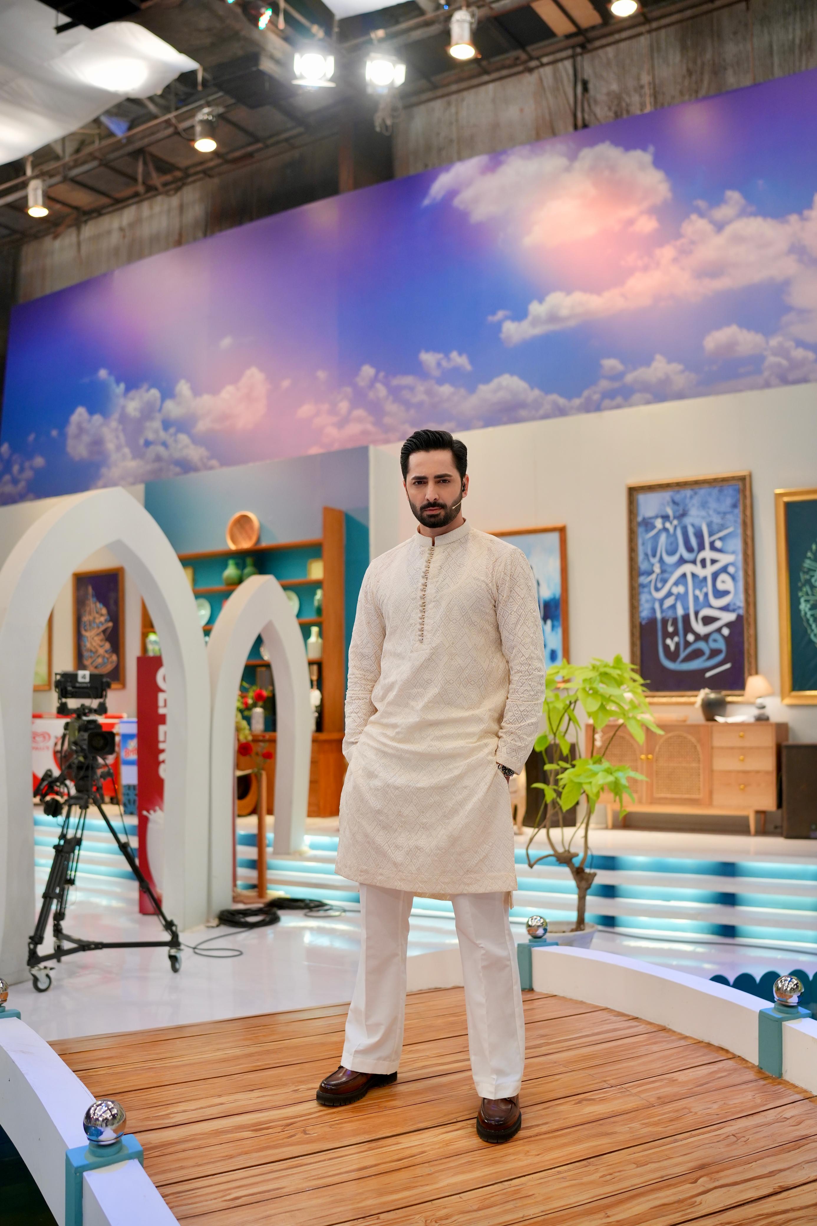 ED25 - Off white Embroidered Kurta Pajama