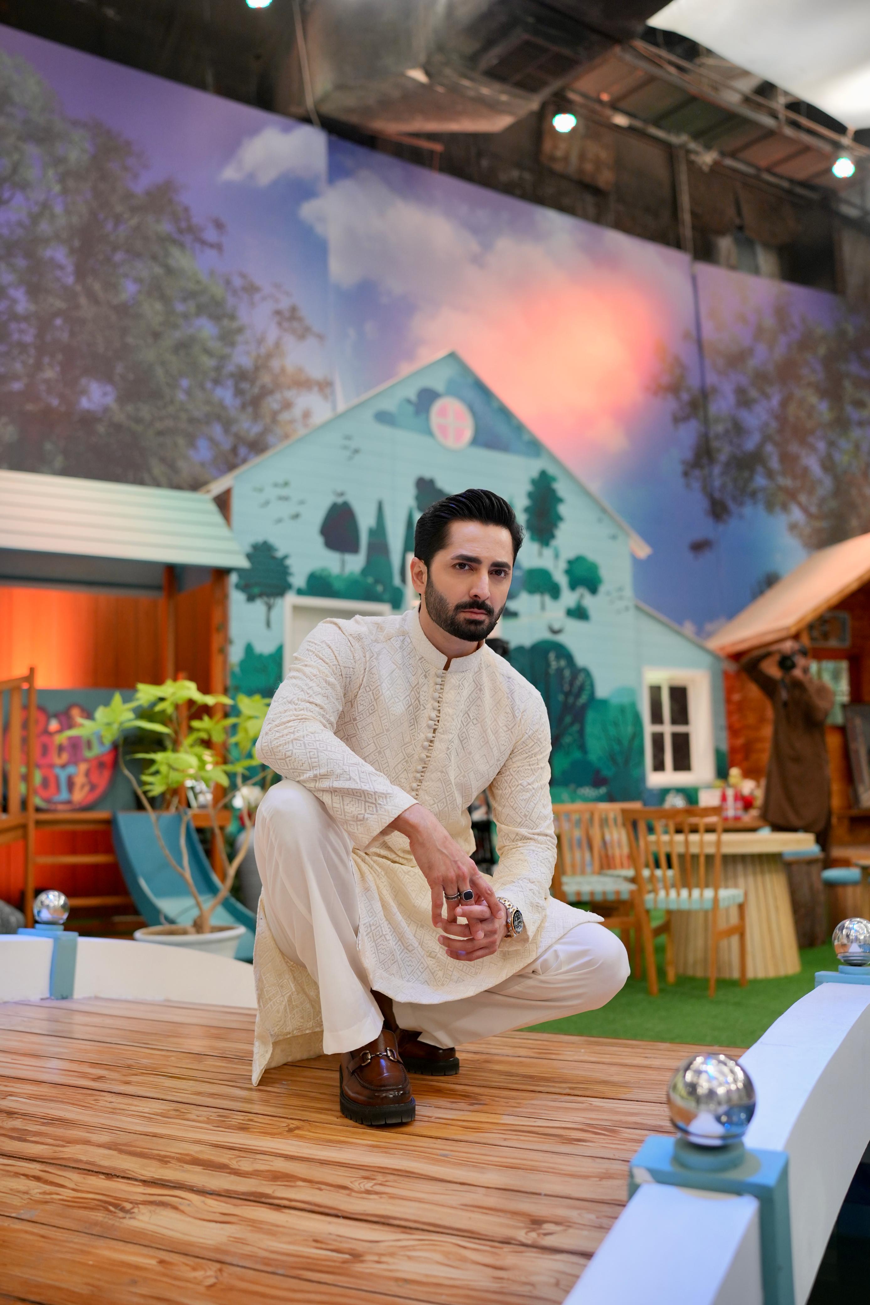 ED25 - Off white Embroidered Kurta Pajama