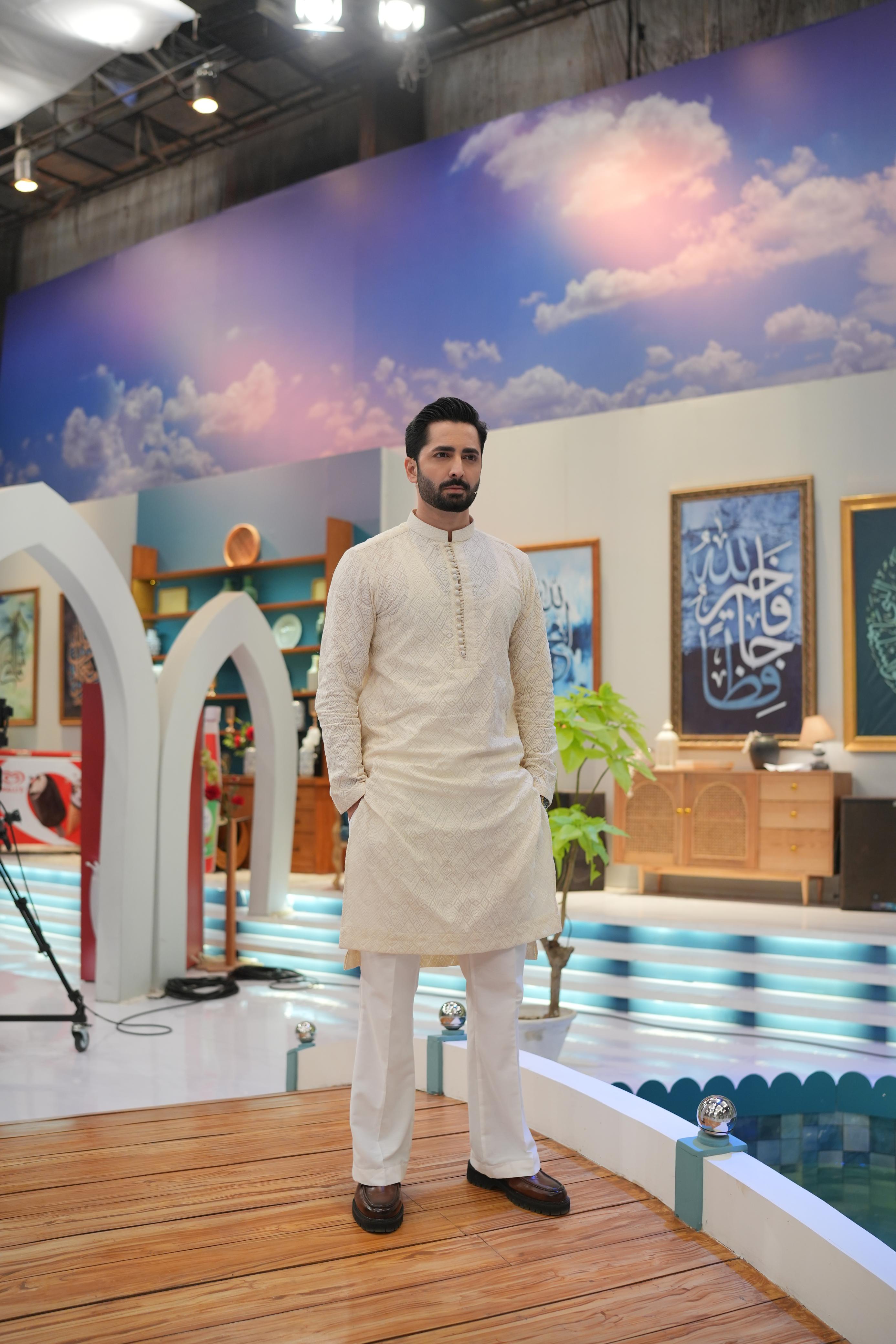 ED25 - Off white Embroidered Kurta Pajama