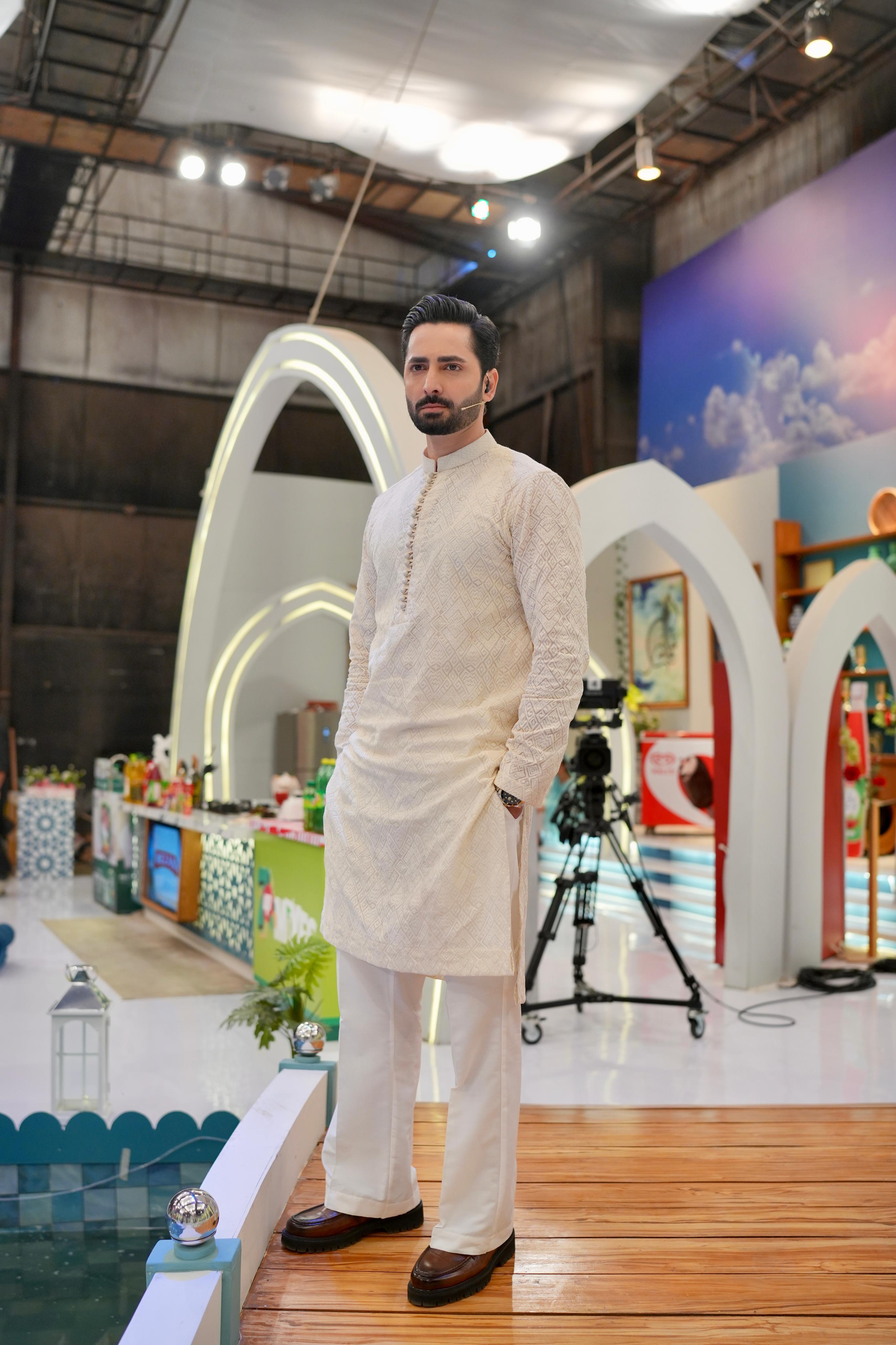 ED25 - Off white Embroidered Kurta Pajama