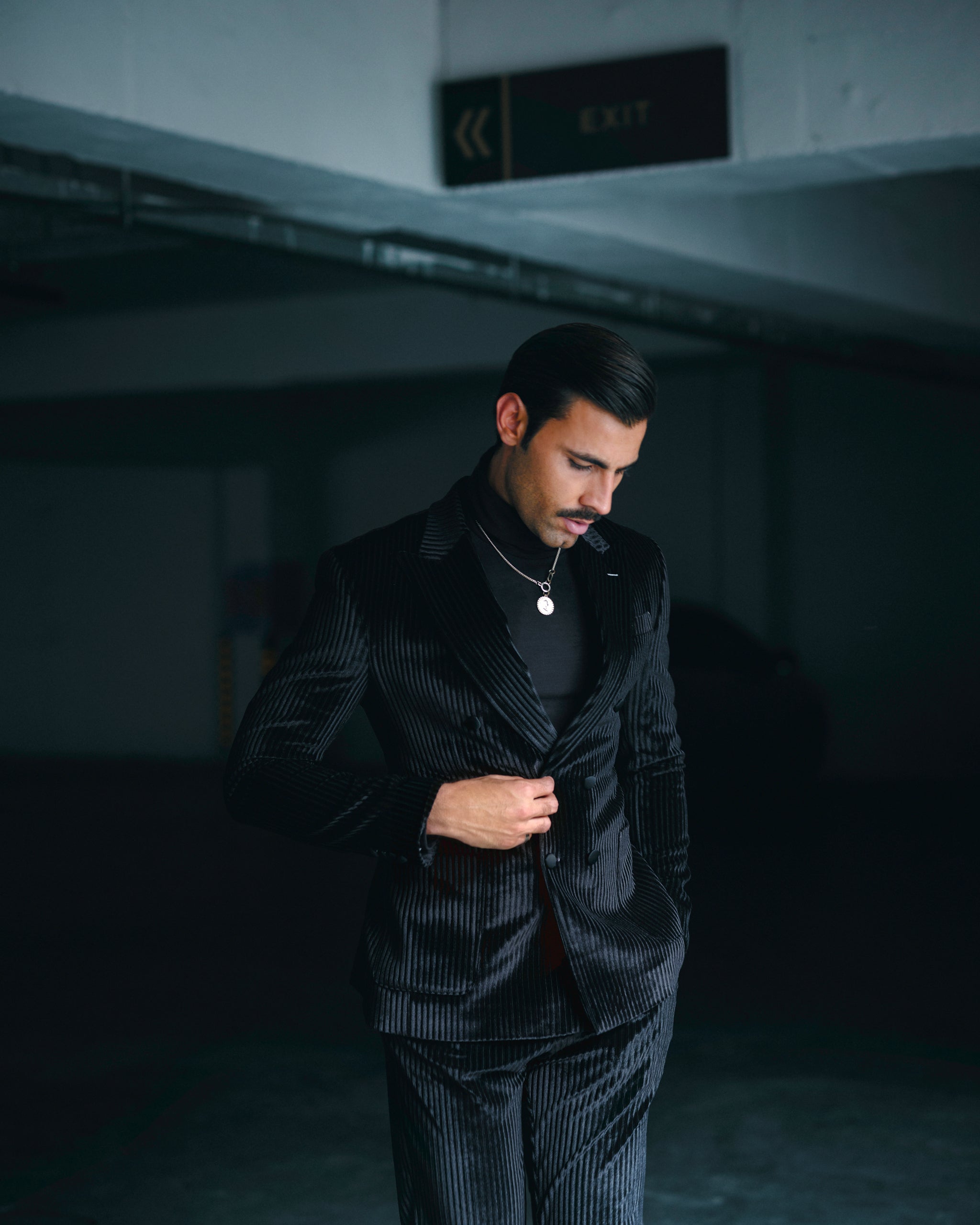 SOIGNÈ | Black Gradation Pleats Double Breasted Suit