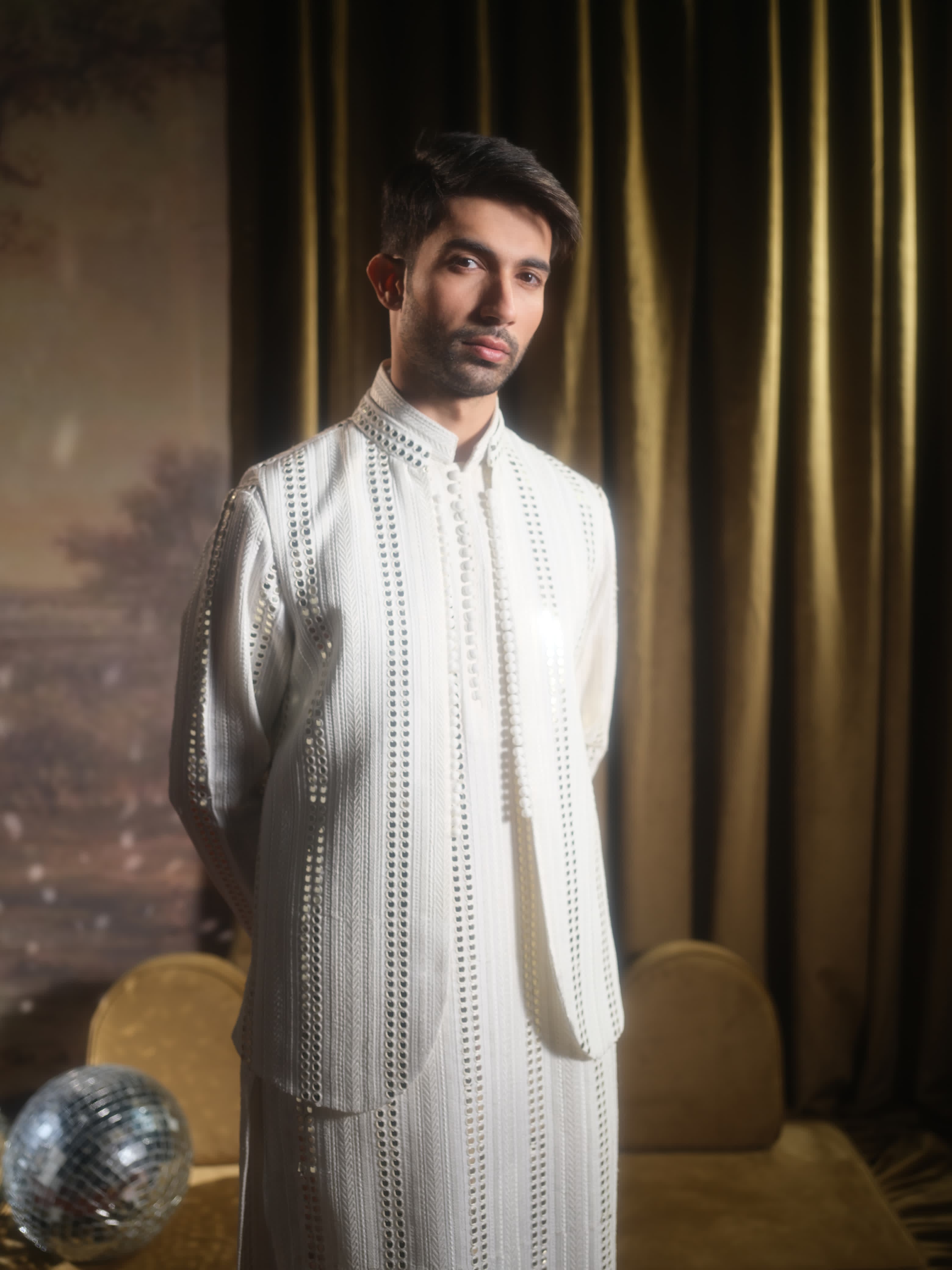 MUSARRAT - OFF WHITE EMBROIDERED KURTA PAJAMA